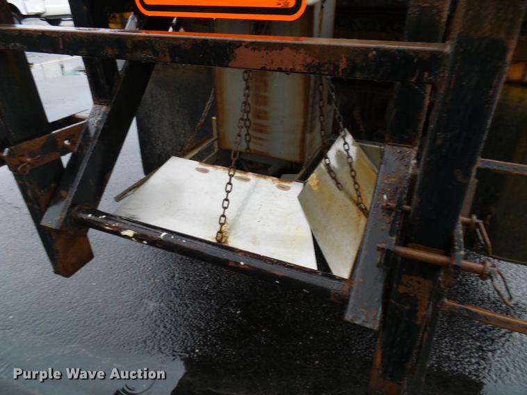 image for item DD8575 2001 International 4900 dump truck