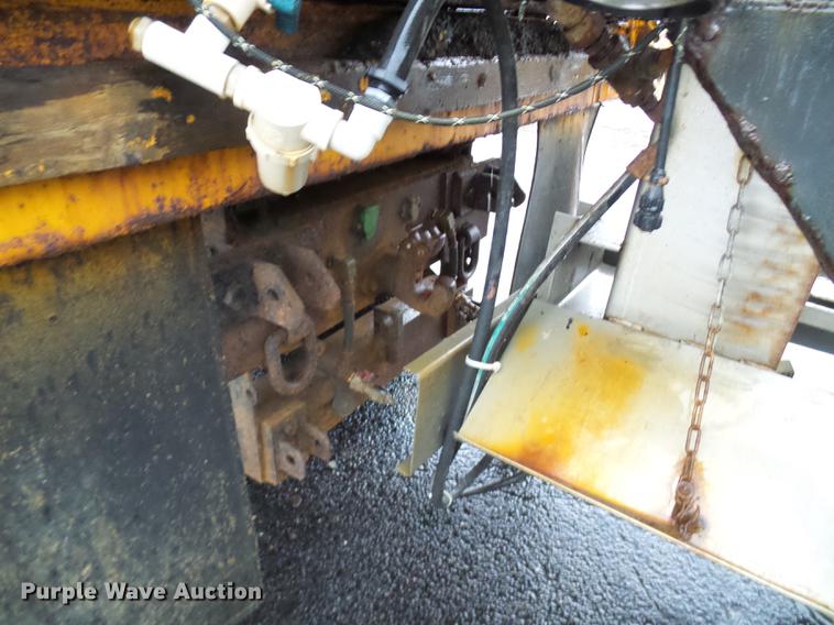 image for item DD8575 2001 International 4900 dump truck