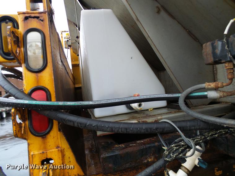 image for item DD8575 2001 International 4900 dump truck