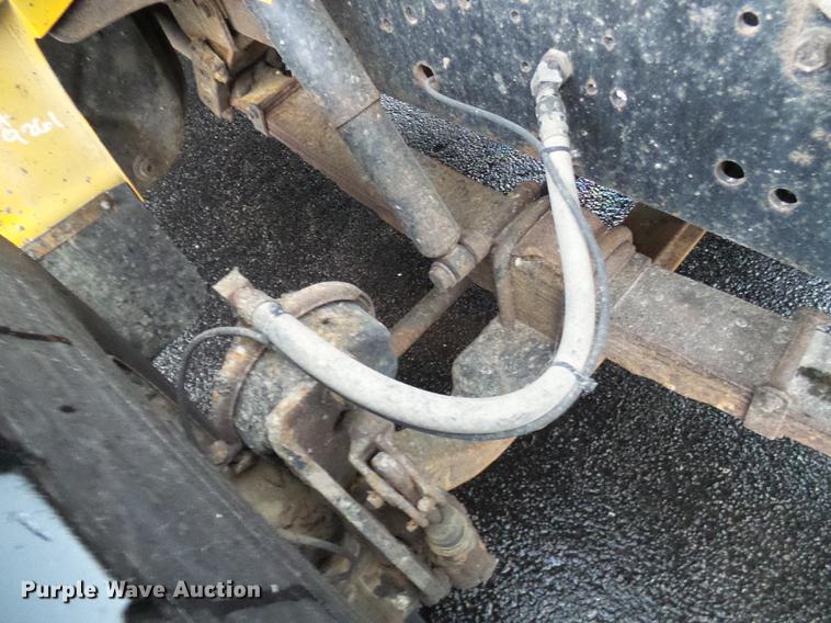 image for item DD8575 2001 International 4900 dump truck