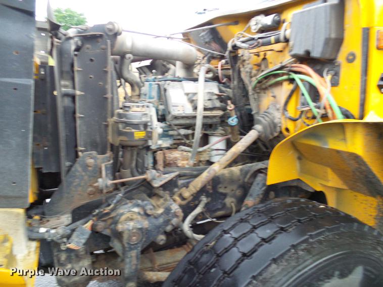 image for item DD8575 2001 International 4900 dump truck