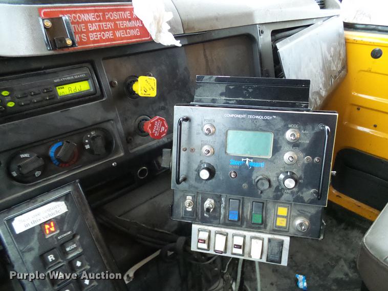 image for item DD8575 2001 International 4900 dump truck