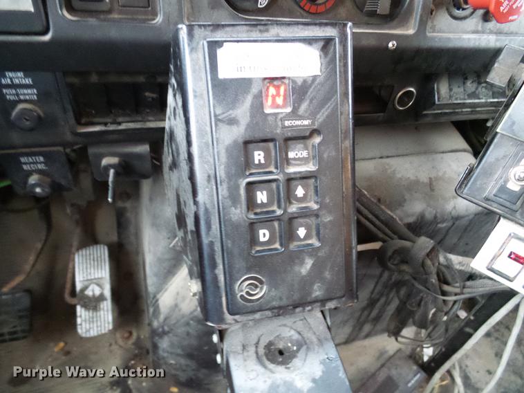 image for item DD8575 2001 International 4900 dump truck