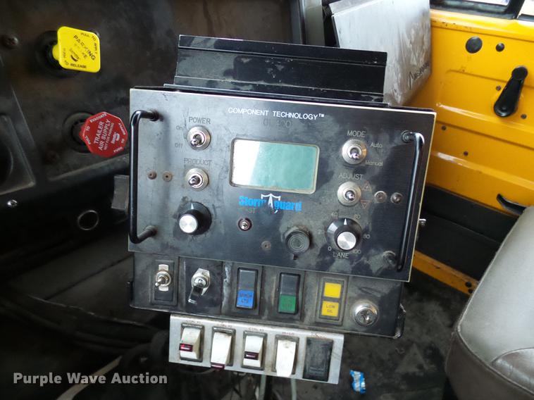 image for item DD8575 2001 International 4900 dump truck