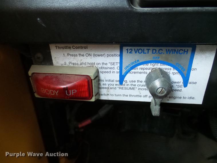 image for item DD8575 2001 International 4900 dump truck