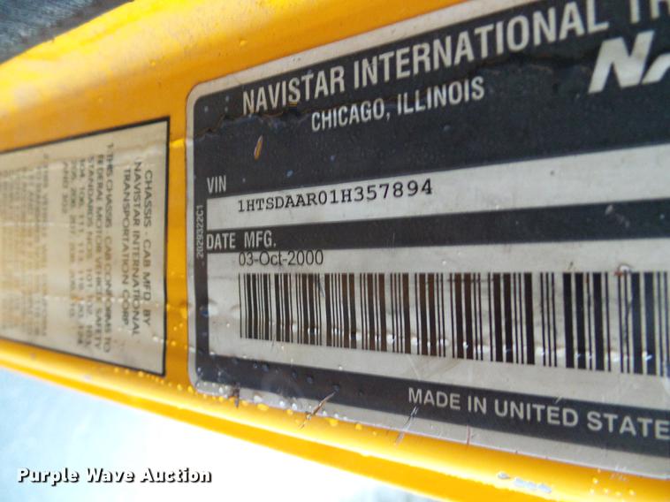 image for item DD8575 2001 International 4900 dump truck