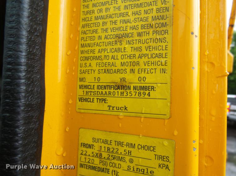 image for item DD8575 2001 International 4900 dump truck