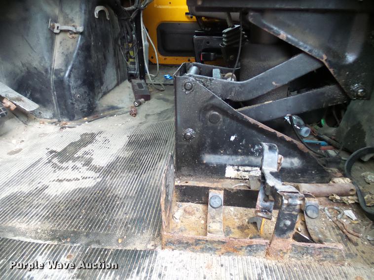 image for item DD8575 2001 International 4900 dump truck