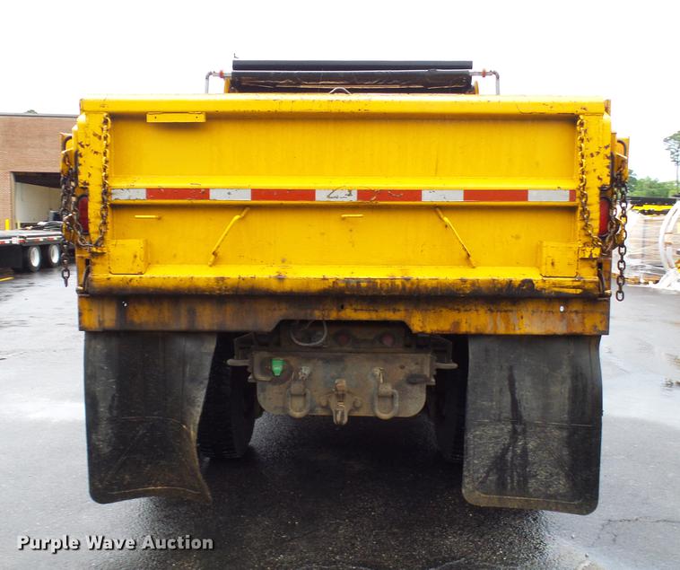 image for item DD8576 2003 International 7400 dump truck