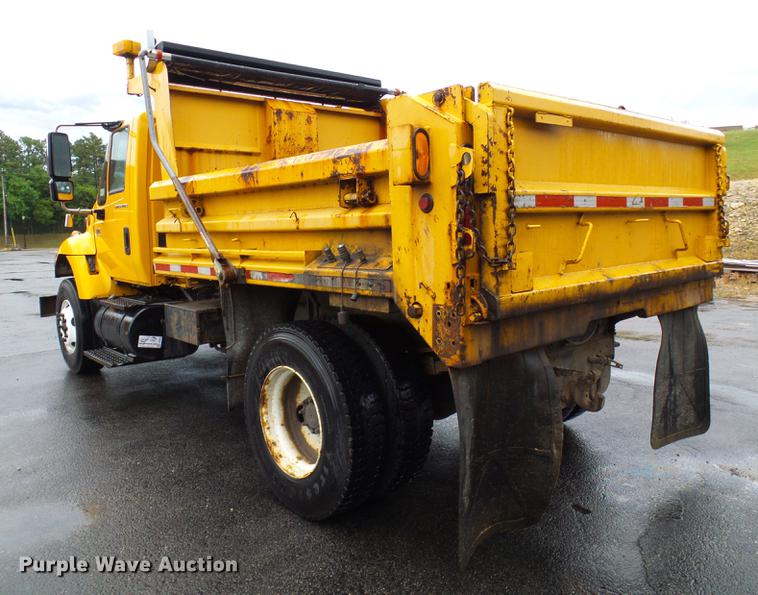 image for item DD8576 2003 International 7400 dump truck