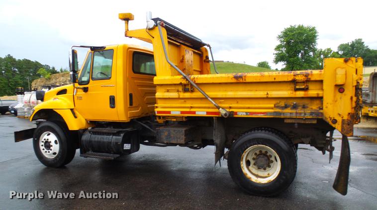 image for item DD8576 2003 International 7400 dump truck
