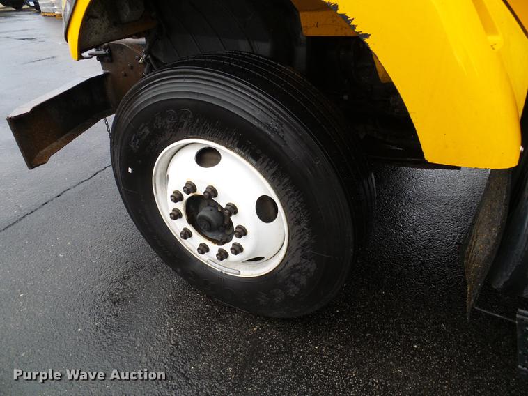 image for item DD8576 2003 International 7400 dump truck