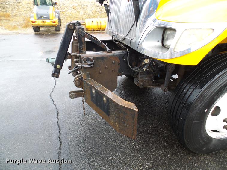 image for item DD8576 2003 International 7400 dump truck