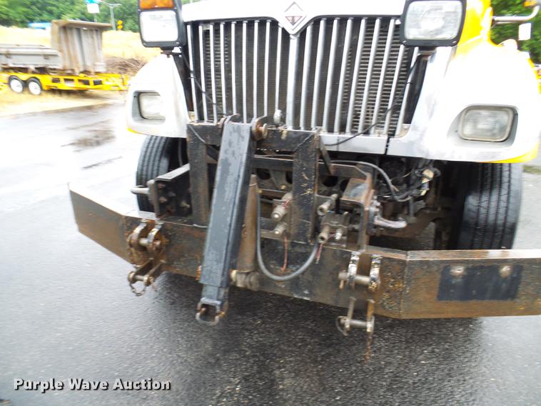 image for item DD8576 2003 International 7400 dump truck