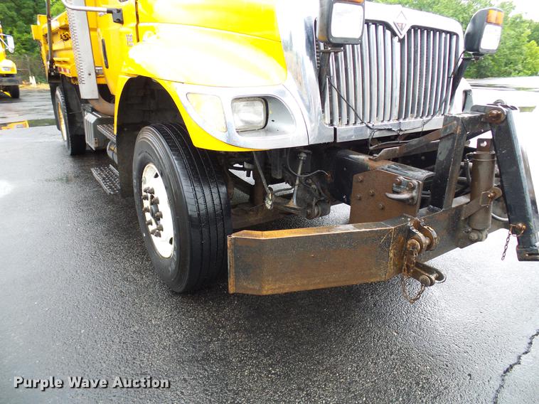 image for item DD8576 2003 International 7400 dump truck