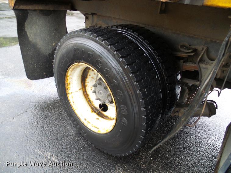 image for item DD8576 2003 International 7400 dump truck