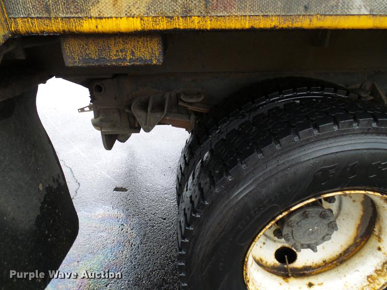 image for item DD8576 2003 International 7400 dump truck
