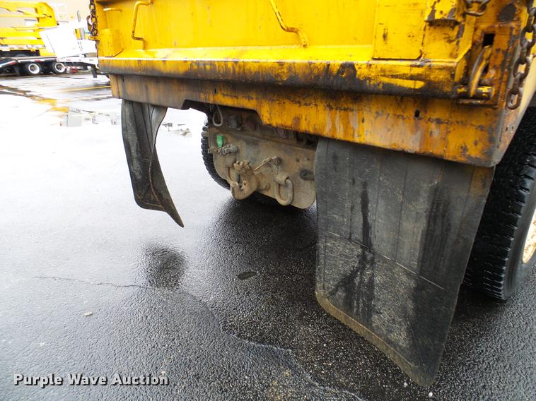 image for item DD8576 2003 International 7400 dump truck
