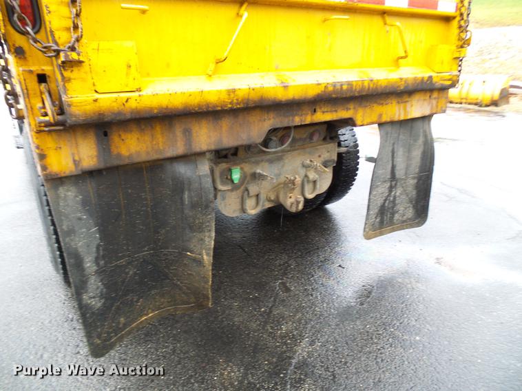 image for item DD8576 2003 International 7400 dump truck
