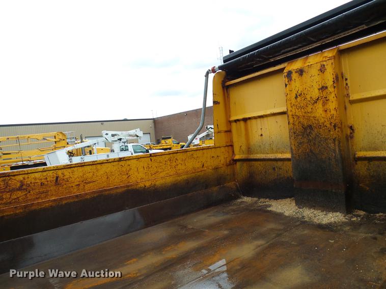 image for item DD8576 2003 International 7400 dump truck