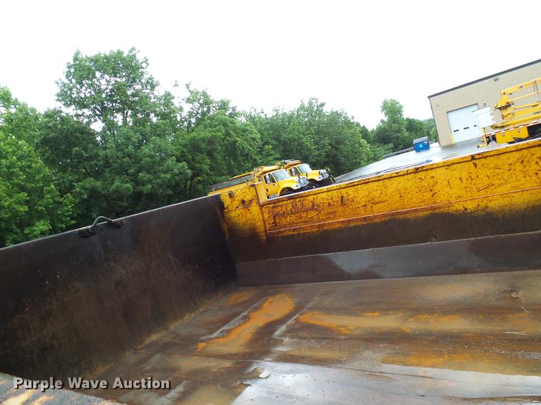 image for item DD8576 2003 International 7400 dump truck