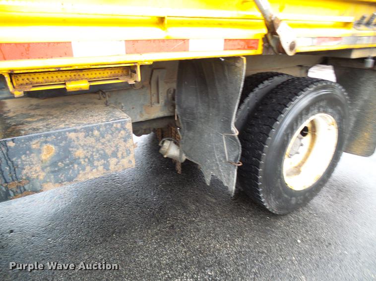 image for item DD8576 2003 International 7400 dump truck