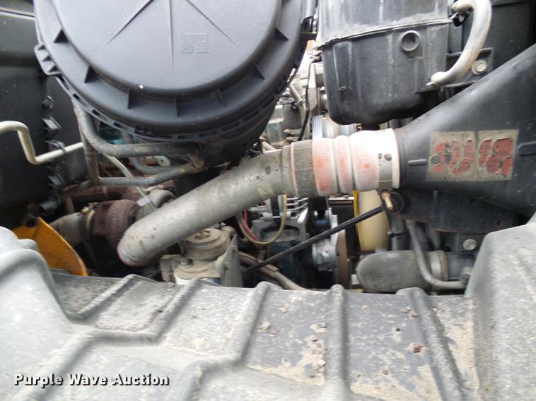 image for item DD8576 2003 International 7400 dump truck