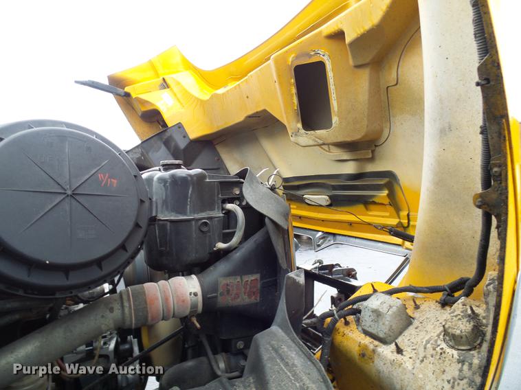 image for item DD8576 2003 International 7400 dump truck