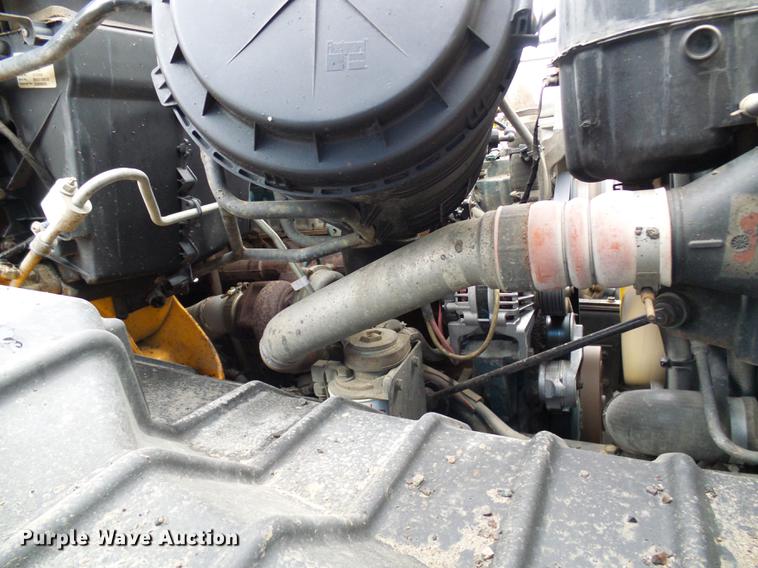 image for item DD8576 2003 International 7400 dump truck