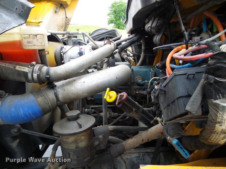 image for item DD8576 2003 International 7400 dump truck