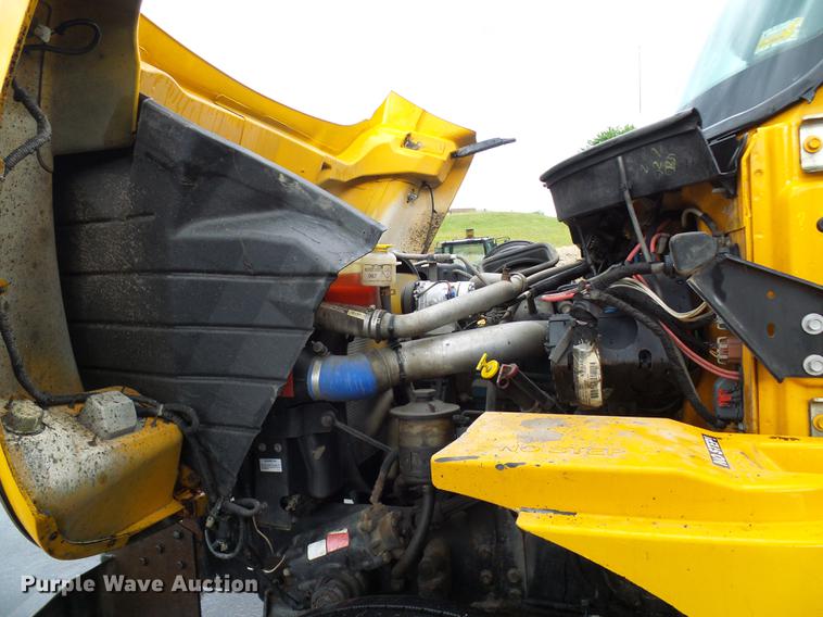 image for item DD8576 2003 International 7400 dump truck