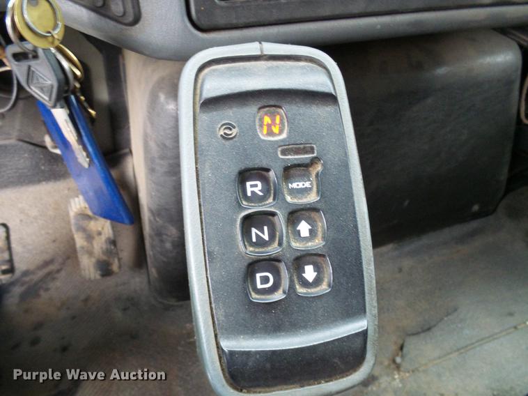 image for item DD8576 2003 International 7400 dump truck