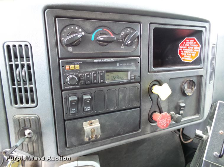 image for item DD8576 2003 International 7400 dump truck