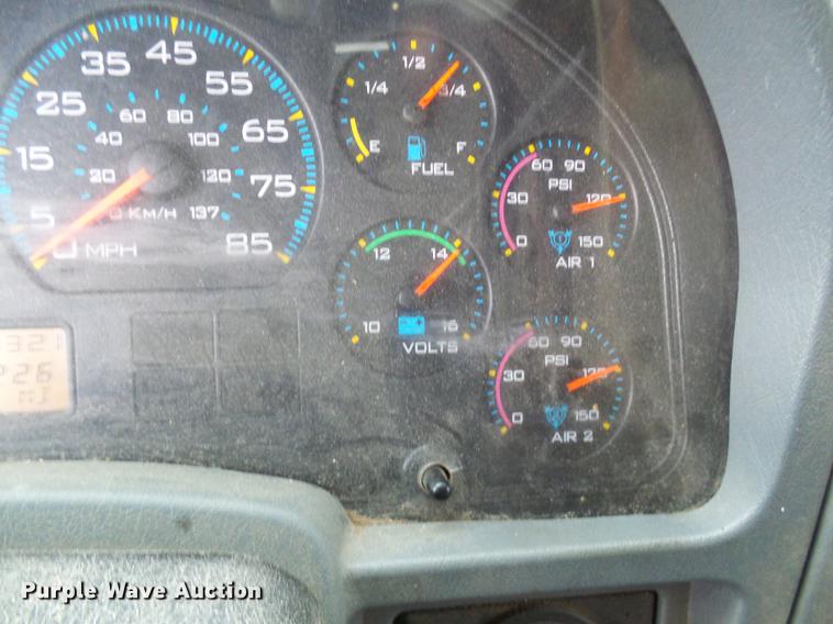 image for item DD8576 2003 International 7400 dump truck