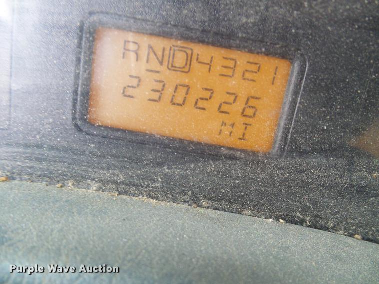 image for item DD8576 2003 International 7400 dump truck