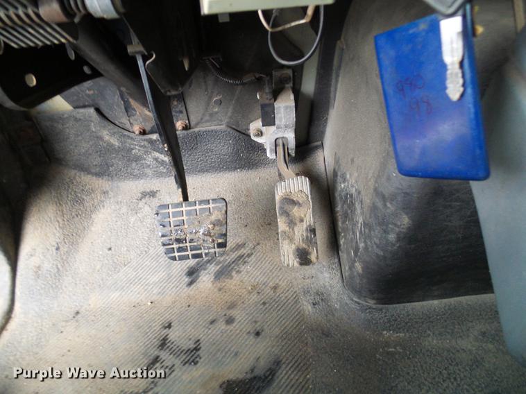 image for item DD8576 2003 International 7400 dump truck