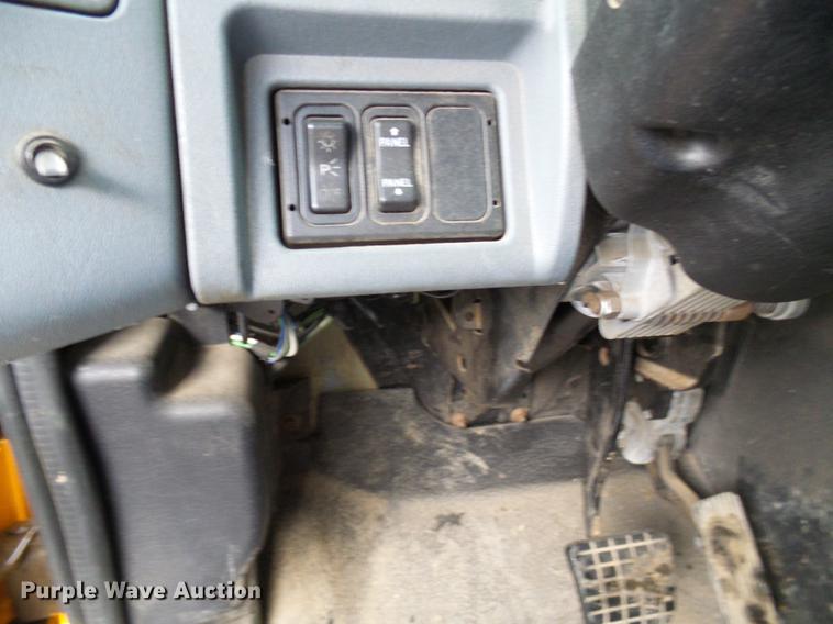 image for item DD8576 2003 International 7400 dump truck