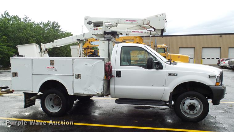 image for item DD8577 2002 Ford F550 Super Duty bucket truck