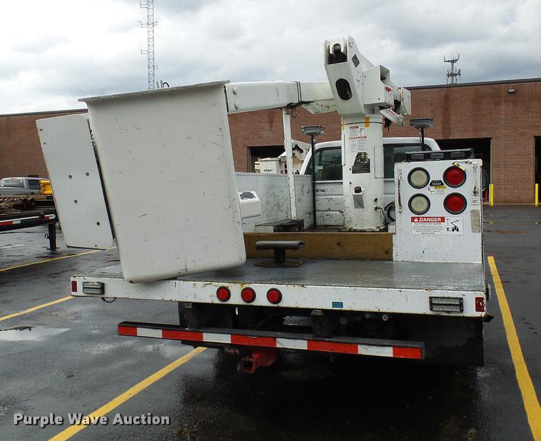 image for item DD8577 2002 Ford F550 Super Duty bucket truck