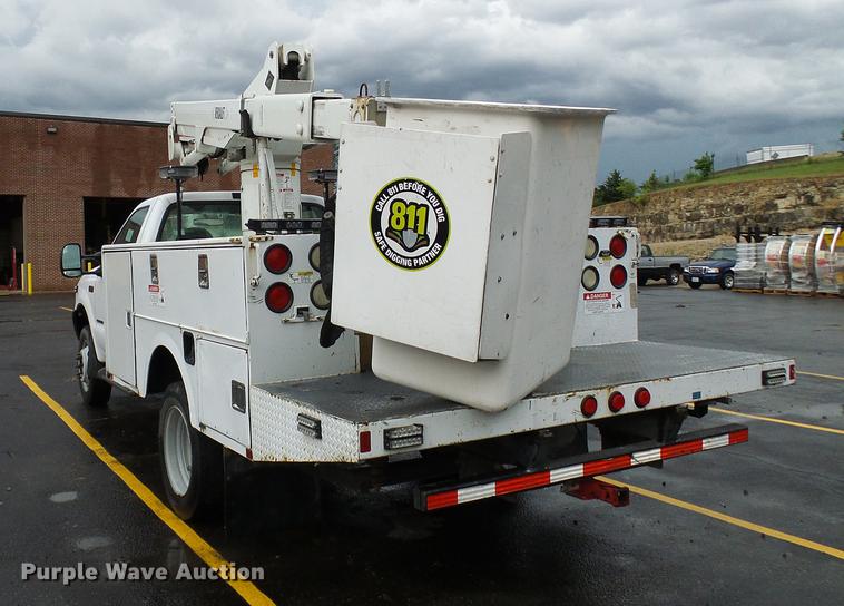 image for item DD8577 2002 Ford F550 Super Duty bucket truck