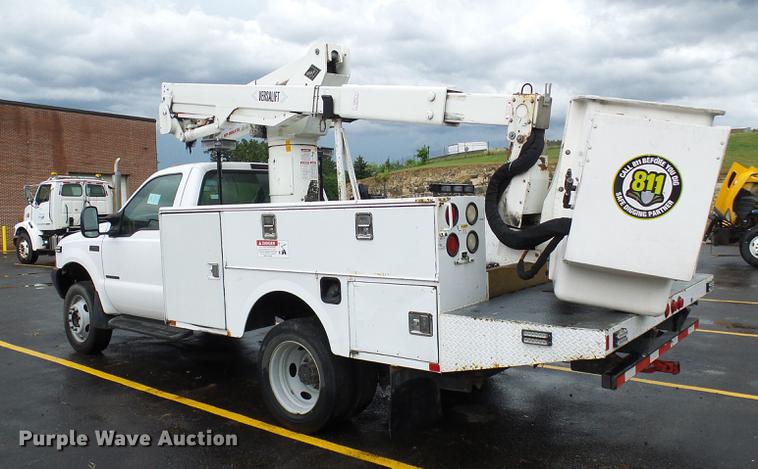 image for item DD8577 2002 Ford F550 Super Duty bucket truck