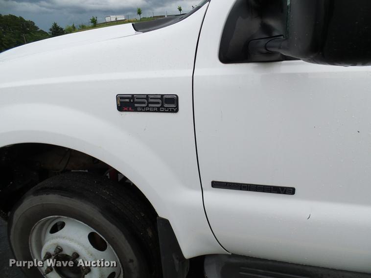 image for item DD8577 2002 Ford F550 Super Duty bucket truck