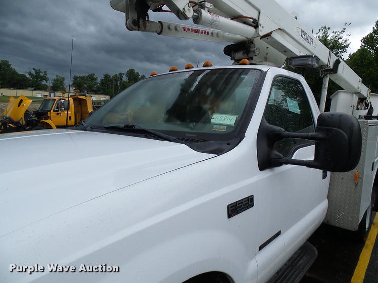 image for item DD8577 2002 Ford F550 Super Duty bucket truck