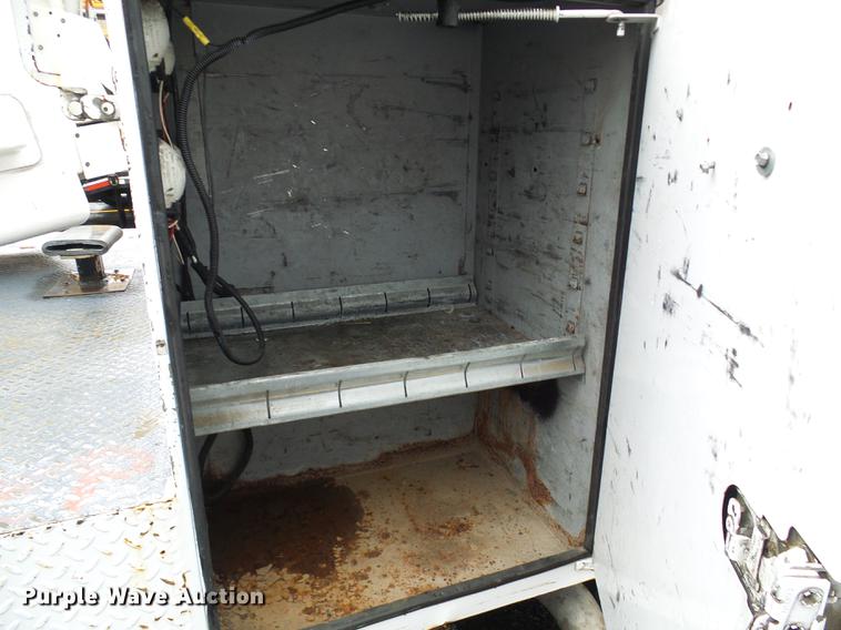 image for item DD8577 2002 Ford F550 Super Duty bucket truck