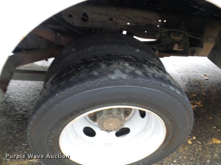 image for item DD8577 2002 Ford F550 Super Duty bucket truck