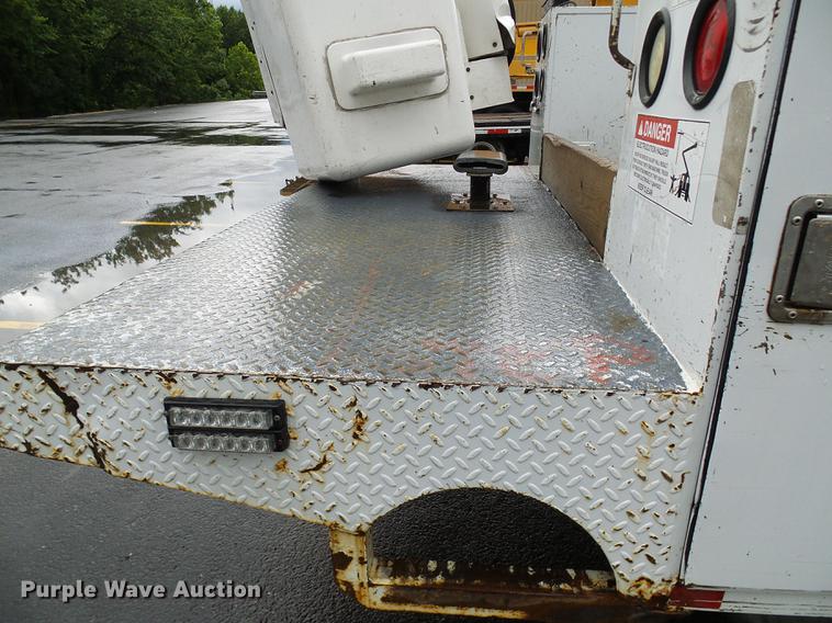 image for item DD8577 2002 Ford F550 Super Duty bucket truck
