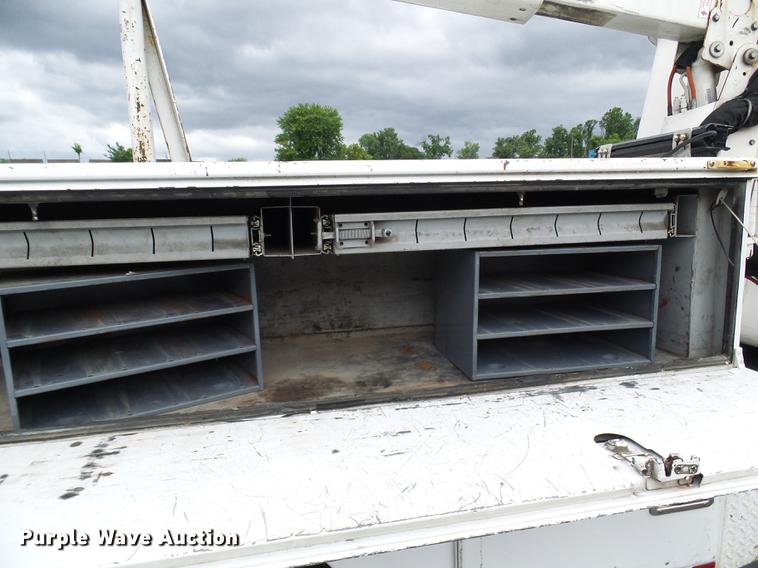 image for item DD8577 2002 Ford F550 Super Duty bucket truck