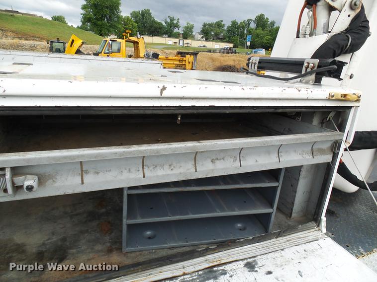 image for item DD8577 2002 Ford F550 Super Duty bucket truck