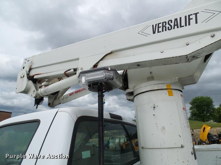 image for item DD8577 2002 Ford F550 Super Duty bucket truck