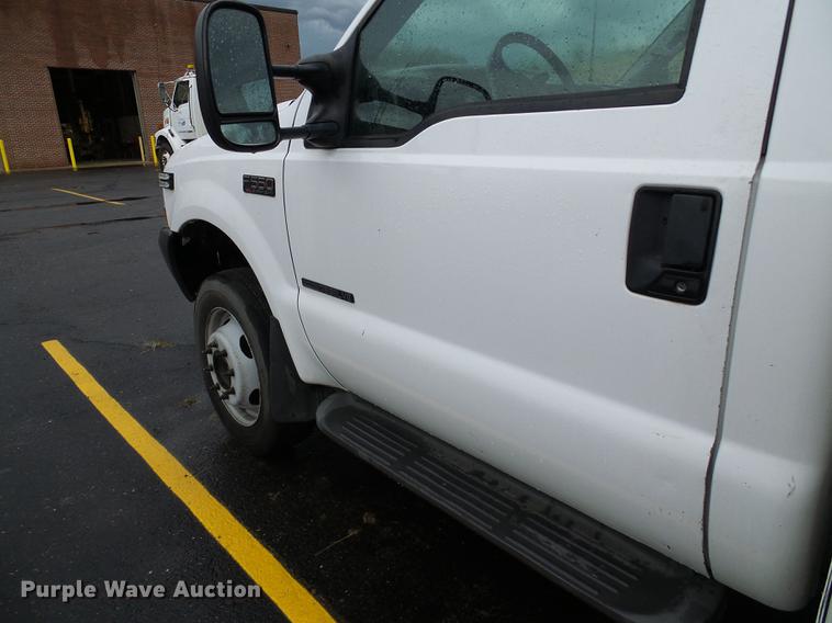 image for item DD8577 2002 Ford F550 Super Duty bucket truck